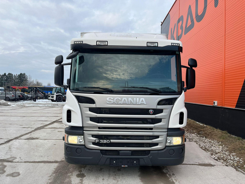 Scania P 320 6x2*4 FRIGOBLOCK EK13U / BOX L=9117 mm - Kylbil lastbil: bild 2 Scania P 320 6x2*4 FRIGOBLOCK EK13U / BOX L=9117 mm - Kylbil lastbil: bild 2