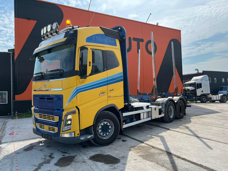 Volvo FH 16 750 6x4 HYDRAULICS / CHASSIS L=8184 mm - Timmerbil, Kranbil: bild 2 Volvo FH 16 750 6x4 HYDRAULICS / CHASSIS L=8184 mm - Timmerbil, Kranbil: bild 2