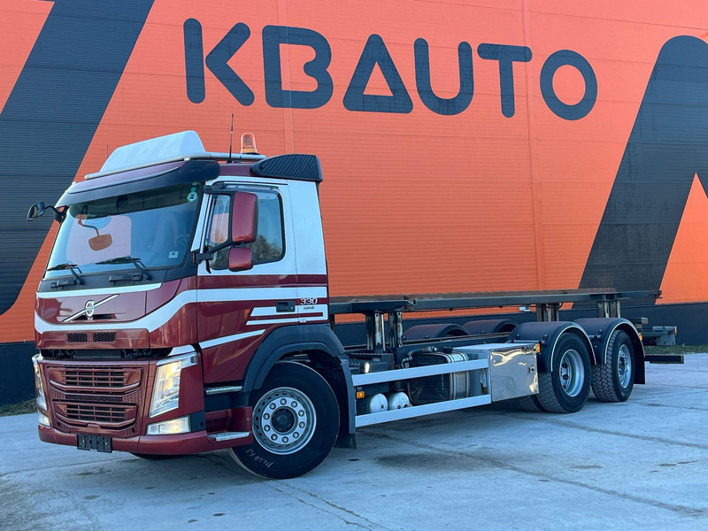 Volvo FM 330 6x2*4 ONLY 57587 km !!! / HYDRAULICS / CHASSIS L=7740 MM - Containerbil/ Växelflak lastbil: bild 1 Volvo FM 330 6x2*4 ONLY 57587 km !!! / HYDRAULICS / CHASSIS L=7740 MM - Containerbil/ Växelflak lastbil: bild 1