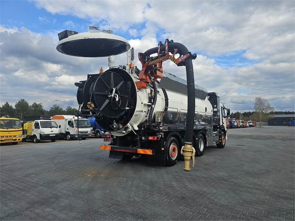 Volvo WUKO ADR ROLBA FOR CLEANING CHANNELS COMBI - Sugbil: bild 1 Volvo WUKO ADR ROLBA FOR CLEANING CHANNELS COMBI - Sugbil: bild 1