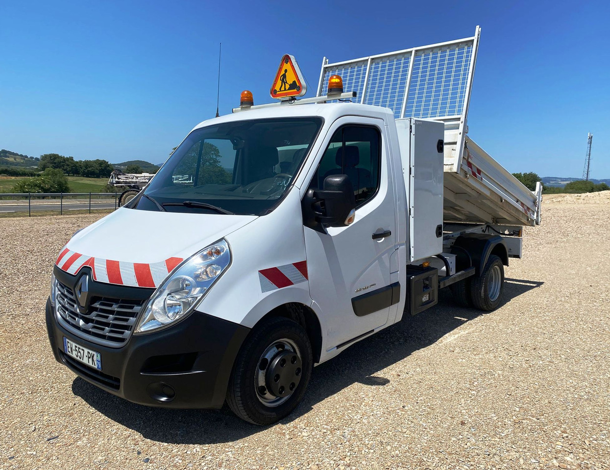 RENAULT Master III 2.3 DCI 165 ENERGY GRAND CONFORT BENNE+COFFRE - Transportbil med tippflak: bild 1 RENAULT Master III 2.3 DCI 165 ENERGY GRAND CONFORT BENNE+COFFRE - Transportbil med tippflak: bild 1