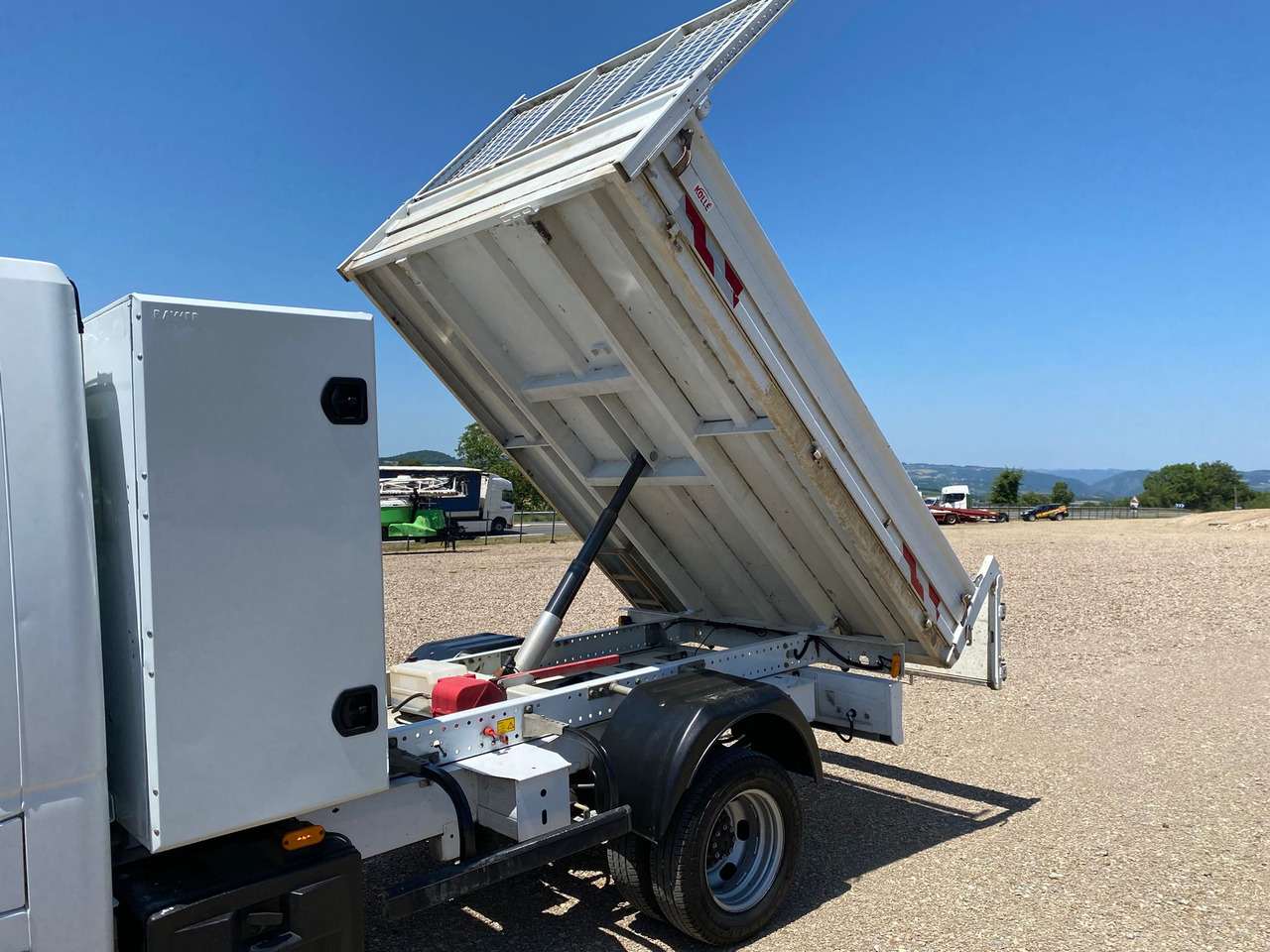 RENAULT Master III 2.3 DCI 165 ENERGY GRAND CONFORT BENNE+COFFRE - Transportbil med tippflak: bild 5 RENAULT Master III 2.3 DCI 165 ENERGY GRAND CONFORT BENNE+COFFRE - Transportbil med tippflak: bild 5