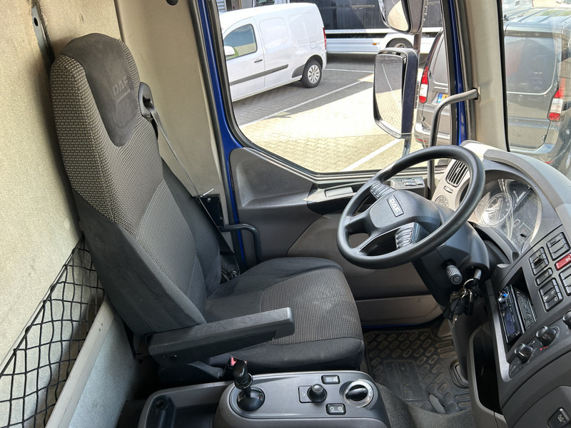 DAF LF 210 FA / 361 dkm / Curtainside / Loadlift / NL Truck - Kapellbil: bild 3 DAF LF 210 FA / 361 dkm / Curtainside / Loadlift / NL Truck - Kapellbil: bild 3
