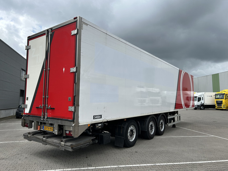 H.T.F HZO 39 / Heiwo / Isolated Box / Steer + Lift Axle / Loadlift 2500 kg - Skåp semitrailer: bild 2 H.T.F HZO 39 / Heiwo / Isolated Box / Steer + Lift Axle / Loadlift 2500 kg - Skåp semitrailer: bild 2