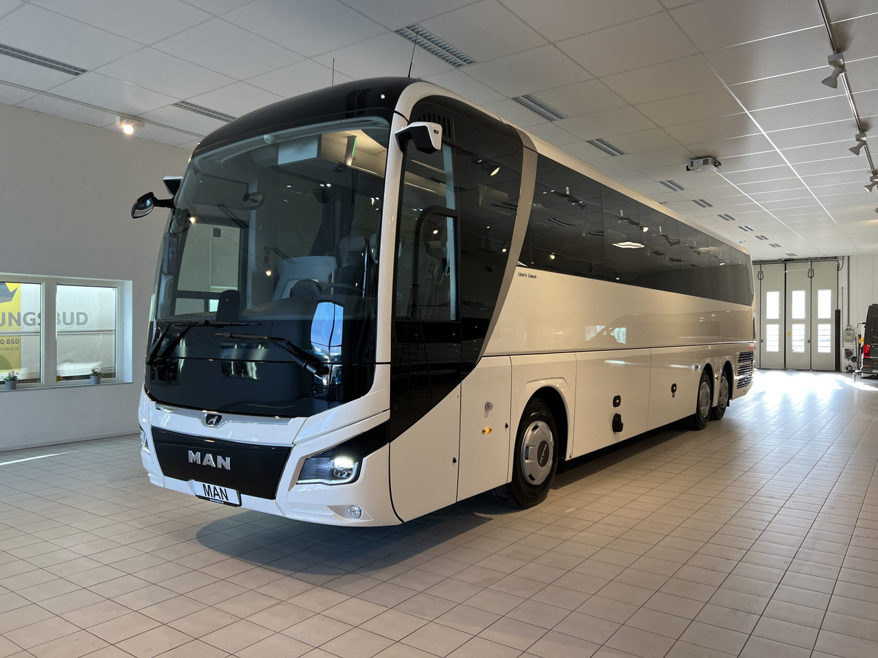 MAN Lions Coach R08 Euro 6E (Dark Edition) - Turistbuss: bild 3 MAN Lions Coach R08 Euro 6E (Dark Edition) - Turistbuss: bild 3