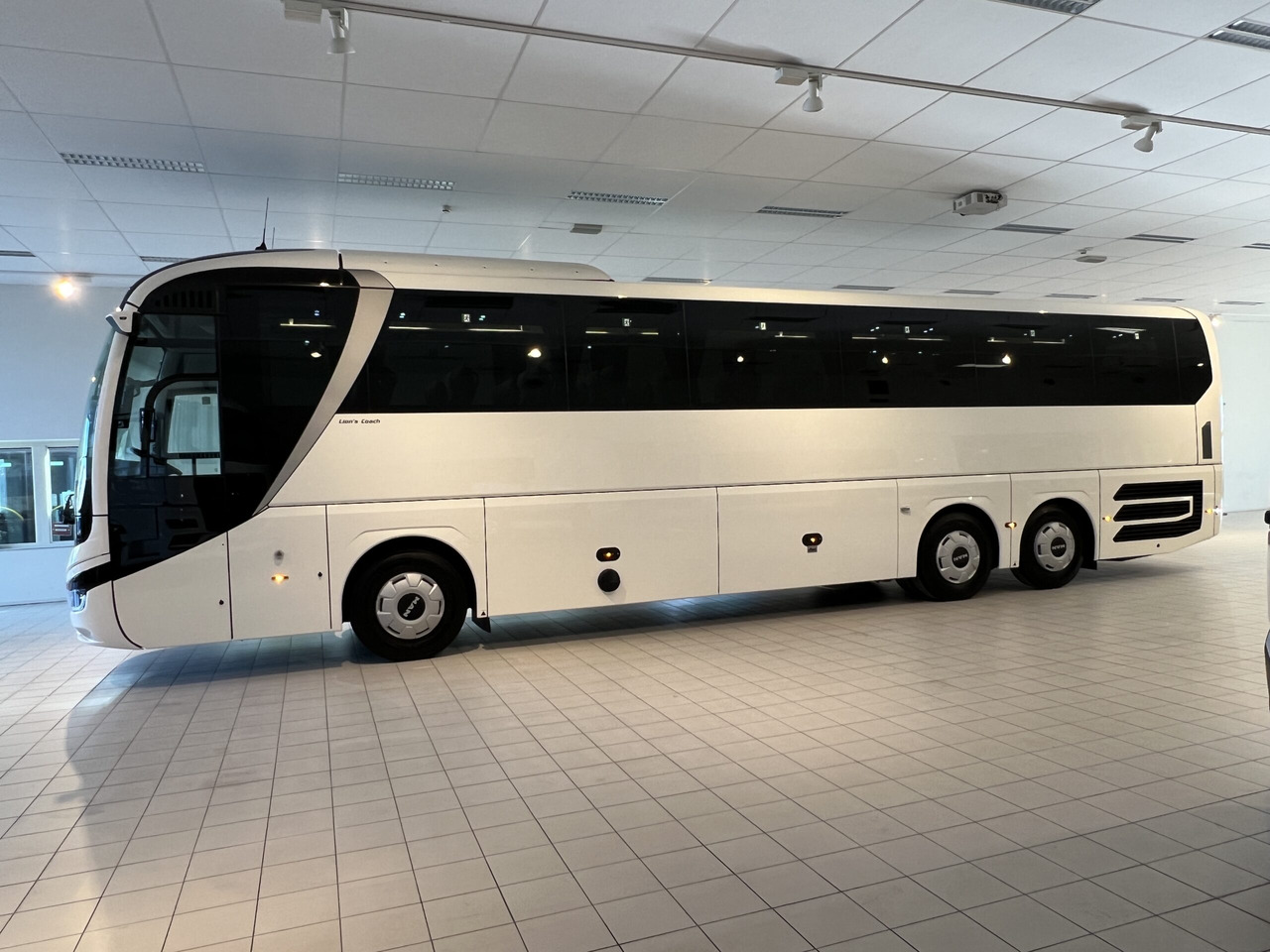 MAN Lions Coach R09 Euro 6E (Dark Edition) - Turistbuss: bild 4 MAN Lions Coach R09 Euro 6E (Dark Edition) - Turistbuss: bild 4