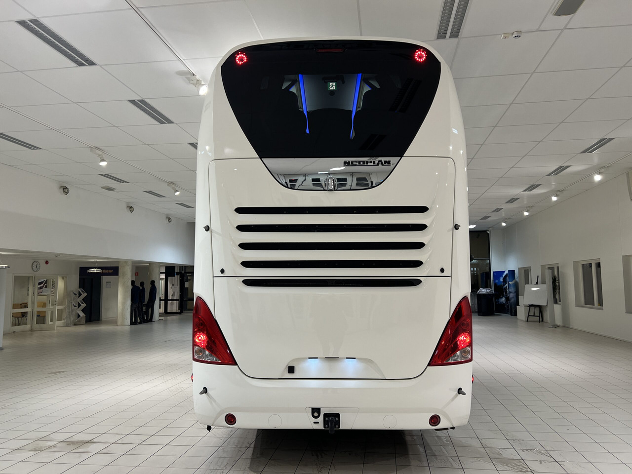 NEOPLAN SKYLINER P06 Euro 6E V.I.P / Exclusive Class (Dark Edition) - Turistbuss: bild 5 NEOPLAN SKYLINER P06 Euro 6E V.I.P / Exclusive Class (Dark Edition) - Turistbuss: bild 5