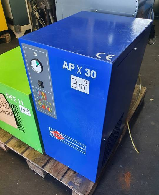 OSUSZACZ ZIĘBNICZY AIRPRESS APX 30, 3m3/min - Luftkompressor: bild 1 OSUSZACZ ZIĘBNICZY AIRPRESS APX 30, 3m3/min - Luftkompressor: bild 1