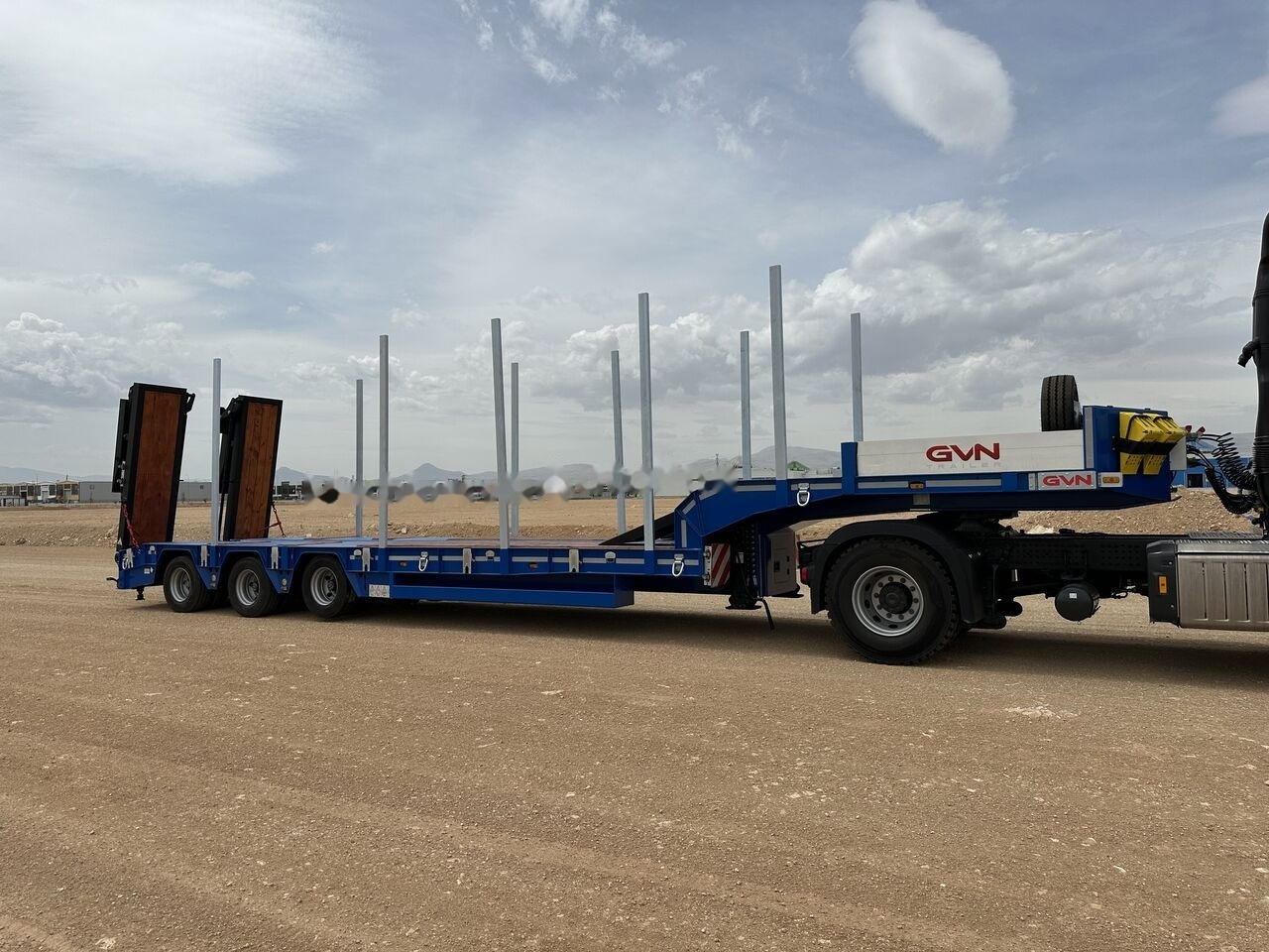 GVN Trailer 3 AXLE LOWBED - Låg lastare semitrailer: bild 2 GVN Trailer 3 AXLE LOWBED - Låg lastare semitrailer: bild 2