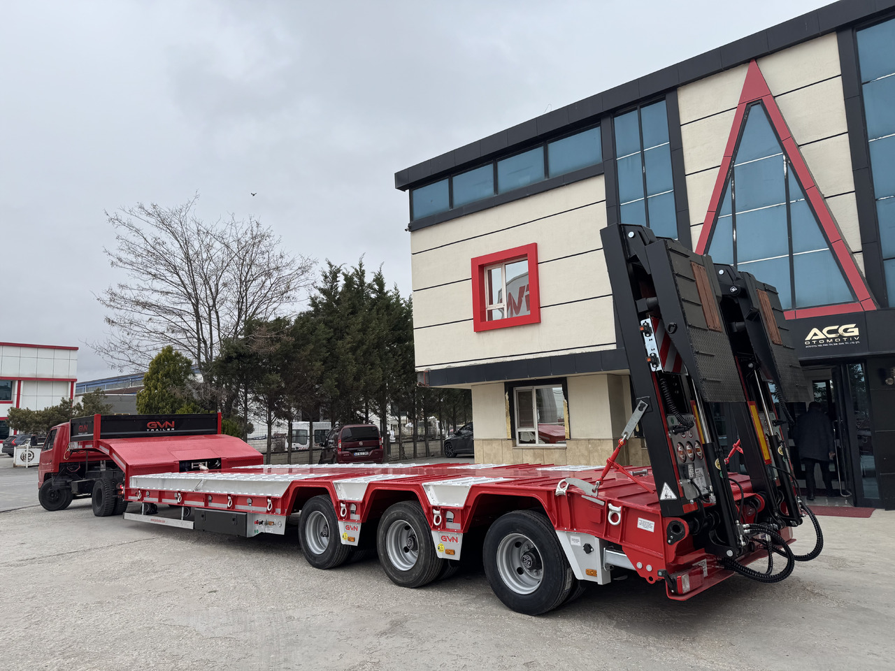 GVN Trailer 3 AXLE LOWBED WITH WHEEL RECESSES - Låg lastare semitrailer: bild 1 GVN Trailer 3 AXLE LOWBED WITH WHEEL RECESSES - Låg lastare semitrailer: bild 1