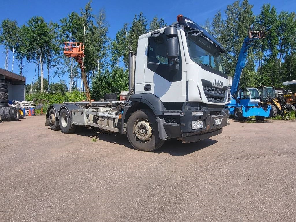Iveco Stralis-360 - Lastbil med kabelsystem: bild 1 Iveco Stralis-360 - Lastbil med kabelsystem: bild 1