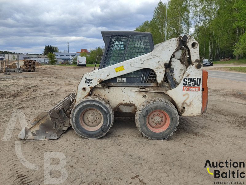 Bobcat S 250 - Kompaktlastare/ Slirstyrda lastare: bild 3 Bobcat S 250 - Kompaktlastare/ Slirstyrda lastare: bild 3