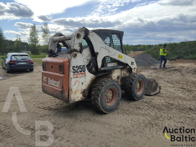 Bobcat S 250 - Kompaktlastare/ Slirstyrda lastare: bild 4 Bobcat S 250 - Kompaktlastare/ Slirstyrda lastare: bild 4