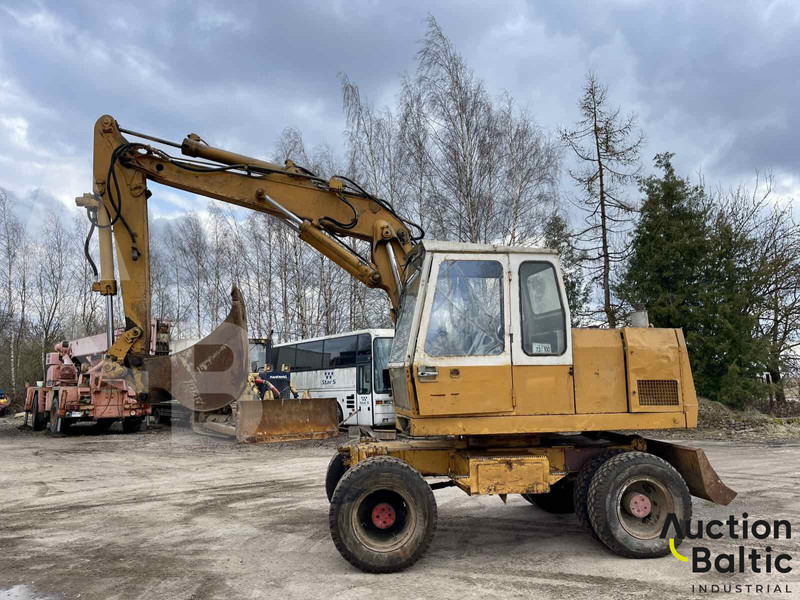 Liebherr A 900 C - Grävmaskin på däck: bild 1 Liebherr A 900 C - Grävmaskin på däck: bild 1
