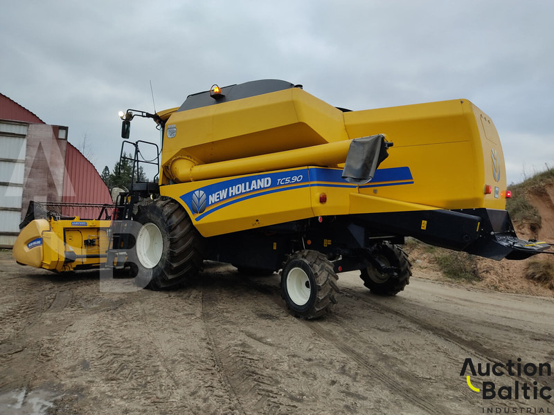 New Holland TC 5.90 - Skördetröska: bild 5 New Holland TC 5.90 - Skördetröska: bild 5