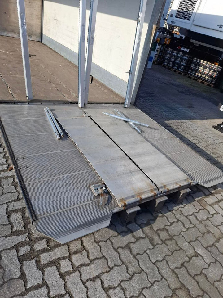 Getränke Abrollcontainer - Containerbil/ Växelflak semitrailer: bild 5 Getränke Abrollcontainer - Containerbil/ Växelflak semitrailer: bild 5