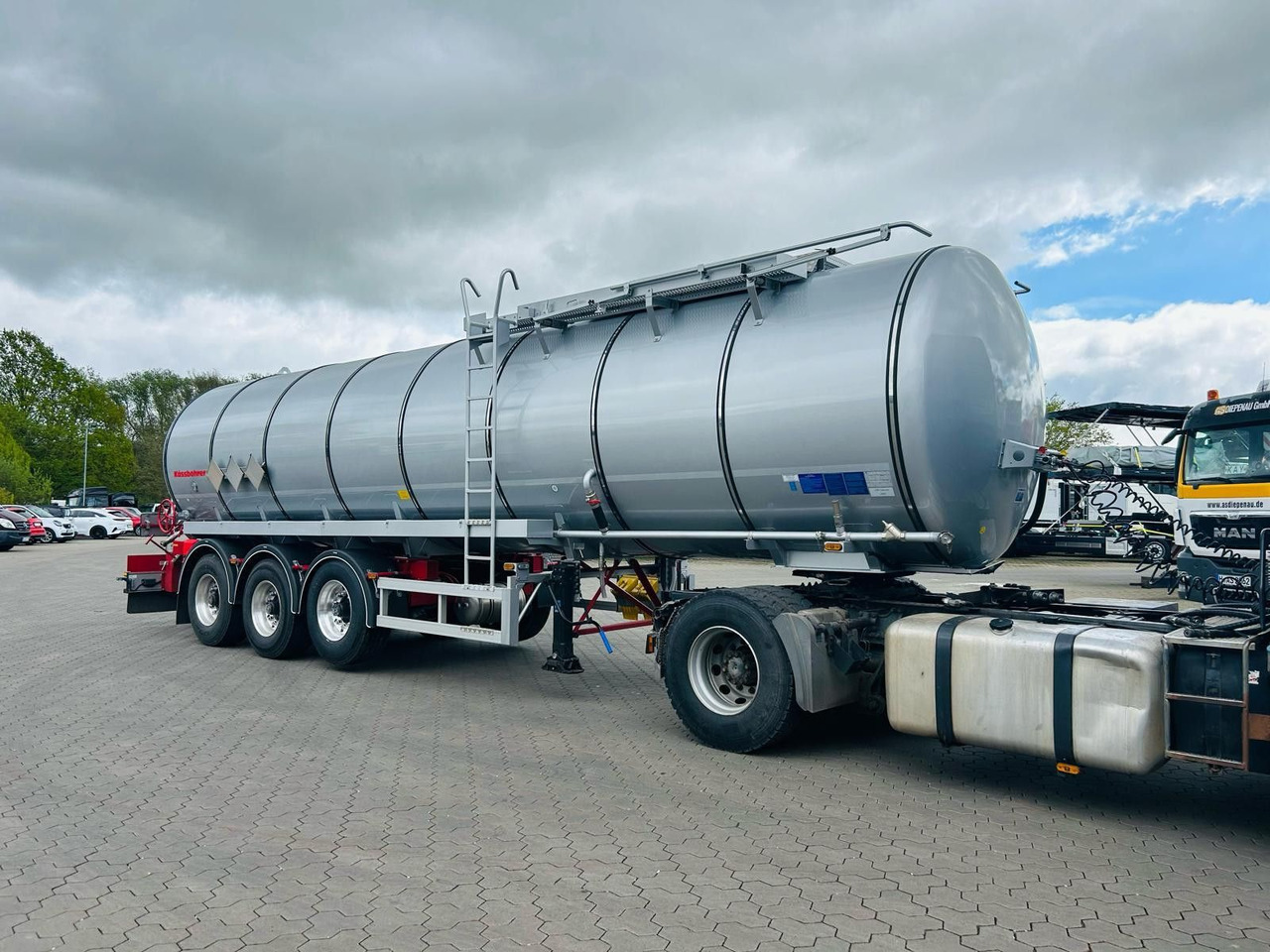 Kässbohrer STS.SS Edelstahl Tankauflieger Bitumen 32m³ - Tanktrailer: bild 3 Kässbohrer STS.SS Edelstahl Tankauflieger Bitumen 32m³ - Tanktrailer: bild 3