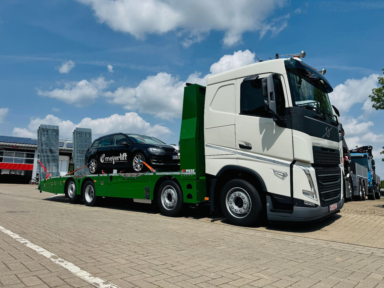 Volvo Arbeitsbühnen Baumaschinentransporter mit Rampen - Biltransportbil lastbil: bild 1 Volvo Arbeitsbühnen Baumaschinentransporter mit Rampen - Biltransportbil lastbil: bild 1