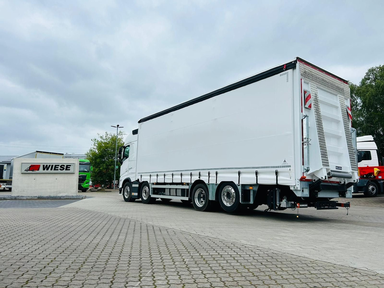 Volvo FH 500 8x2 Arbeitsbühnen Transporter LBW 9t - Bärgningsbil: bild 1 Volvo FH 500 8x2 Arbeitsbühnen Transporter LBW 9t - Bärgningsbil: bild 1