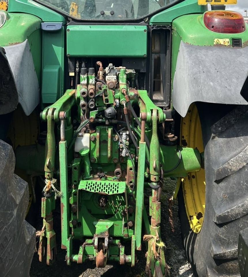 JOHN DEERE 6820 - Traktor: bild 2 JOHN DEERE 6820 - Traktor: bild 2