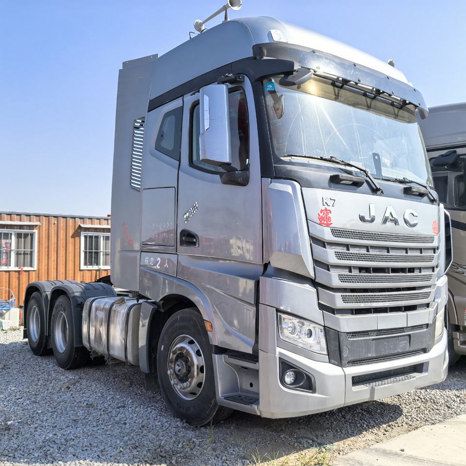 JAC 6x4 K7 - Dragbil: bild 2 JAC 6x4 K7 - Dragbil: bild 2