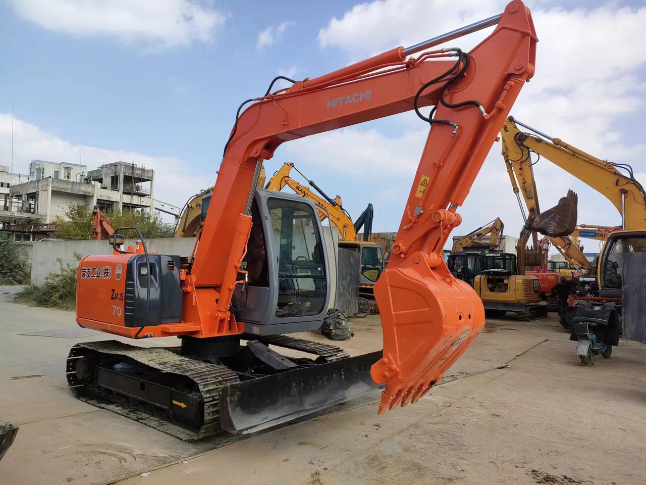 HITACHI ZX200-3G - Bandgrävare: bild 1 HITACHI ZX200-3G - Bandgrävare: bild 1