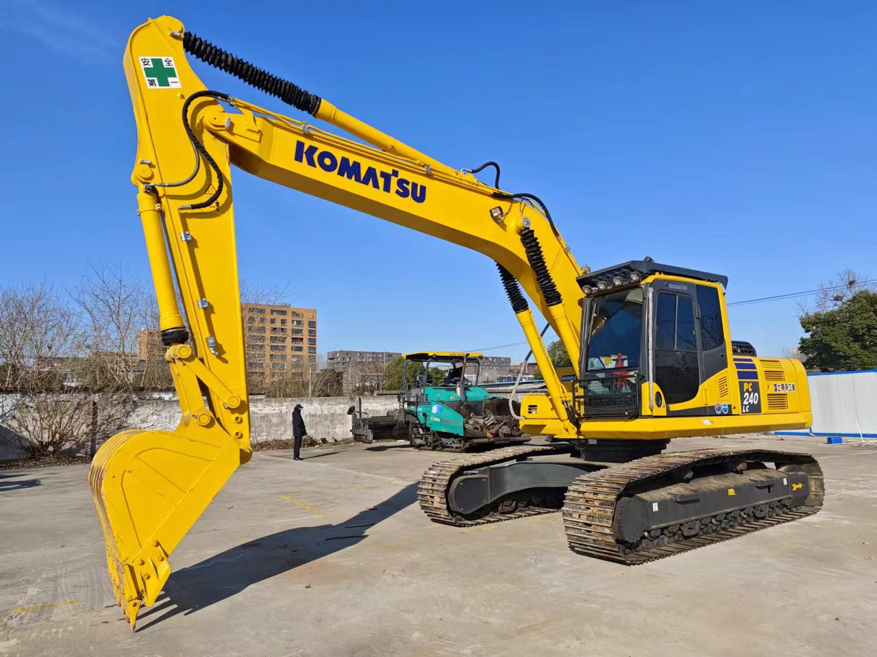 KOMATSU PC240LC-8N1 - Grävmaskin: bild 1 KOMATSU PC240LC-8N1 - Grävmaskin: bild 1