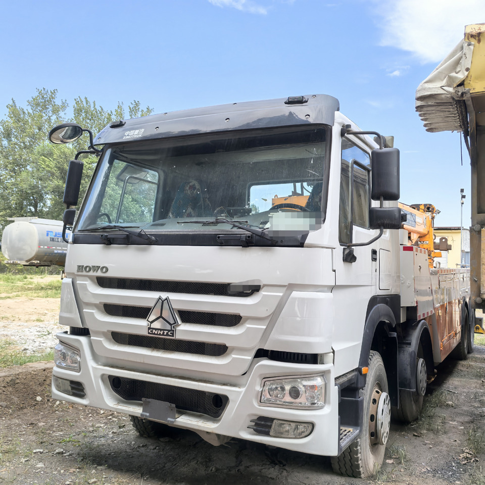SINOTRUK Howo 8x4 - Kranbil: bild 2 SINOTRUK Howo 8x4 - Kranbil: bild 2
