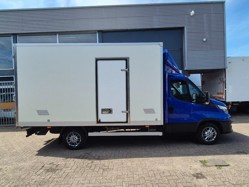 Iveco Daily 35S18 3.0D Koffer/ Xenon/ Airco - Volymskåp: bild 2 Iveco Daily 35S18 3.0D Koffer/ Xenon/ Airco - Volymskåp: bild 2