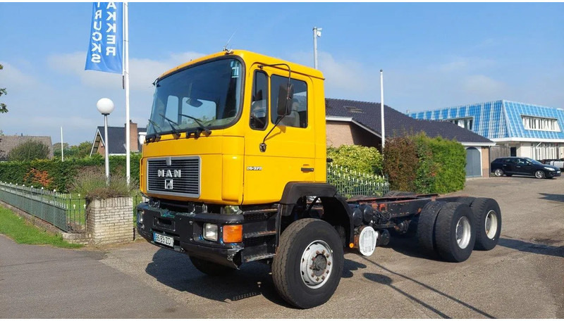 MAN 26.372 MANUAL ZF GEARBOX STEEL SUSPENSION 6X4 - Chassi lastbil: bild 1 MAN 26.372 MANUAL ZF GEARBOX STEEL SUSPENSION 6X4 - Chassi lastbil: bild 1