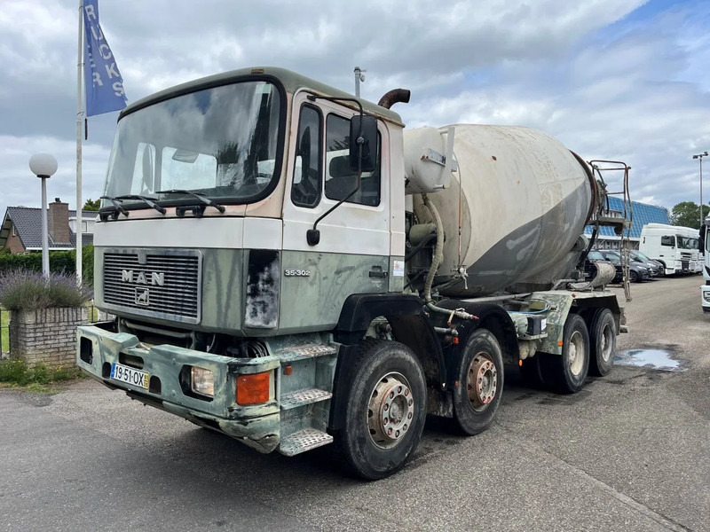 MAN 35.302 8x4 FULL STEEL SPRING MANUAL ZF GEARBOX !!! 6 CILINDER !!! - Betongbil: bild 1 MAN 35.302 8x4 FULL STEEL SPRING MANUAL ZF GEARBOX !!! 6 CILINDER !!! - Betongbil: bild 1