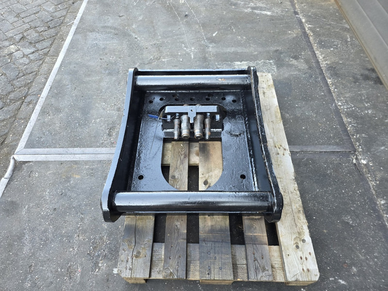 Fuchs fqc sennebogen adaptor plate FQC liebherr sennebogen fqc plate shear - Redskapsfäste för Byggmaskiner: bild 1 Fuchs fqc sennebogen adaptor plate FQC liebherr sennebogen fqc plate shear - Redskapsfäste för Byggmaskiner: bild 1