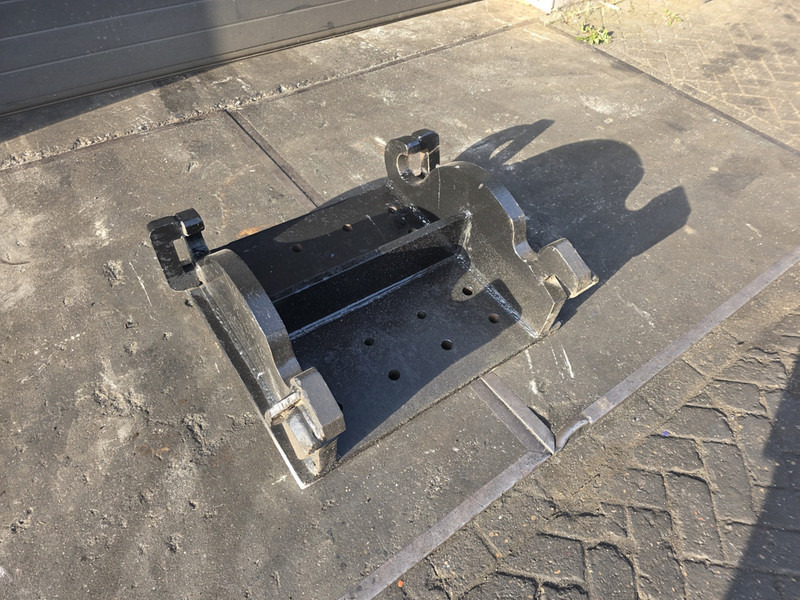 Kopplaat cw 45 adaptor plate verachtert cw 45 breedt - Redskapsfäste för Byggmaskiner: bild 2 Kopplaat cw 45 adaptor plate verachtert cw 45 breedt - Redskapsfäste för Byggmaskiner: bild 2