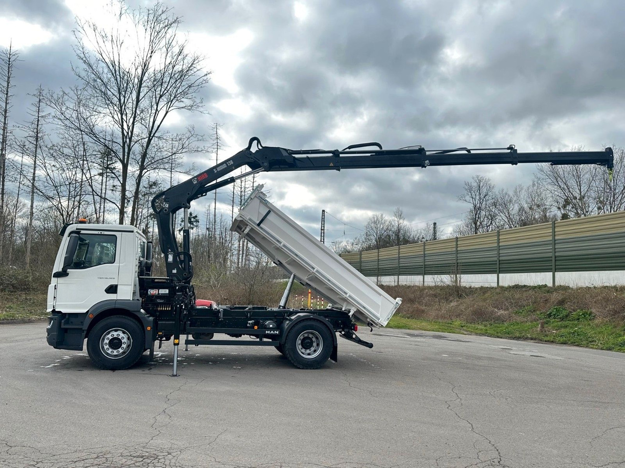 MAN TGM 18.320 4x2 Euro6e Hiab X-HiDuo 138DS-3 MAN TGM 18.320 4x2 Euro6e Hiab X-HiDuo 138DS-3 - Tippbil lastbil, Kranbil: bild 2 MAN TGM 18.320 4x2 Euro6e Hiab X-HiDuo 138DS-3 MAN TGM 18.320 4x2 Euro6e Hiab X-HiDuo 138DS-3 - Tippbil lastbil, Kranbil: bild 2