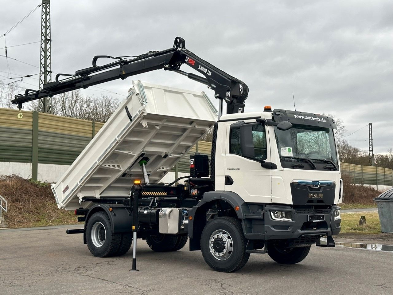 MAN TGM 18.320 4x4 Euro6e Hiab X-HiDuo 138DS-3 - Tippbil lastbil, Kranbil: bild 1 MAN TGM 18.320 4x4 Euro6e Hiab X-HiDuo 138DS-3 - Tippbil lastbil, Kranbil: bild 1