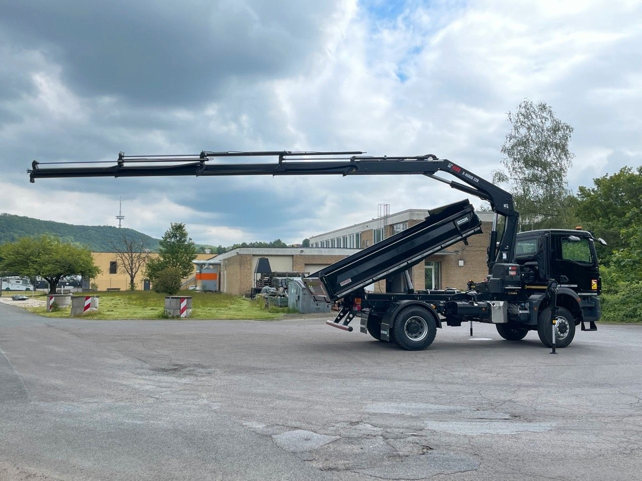 MAN TGM 18.320 4x4 Euro6e Hiab X Hiduo 228-4 - Tippbil lastbil, Kranbil: bild 2 MAN TGM 18.320 4x4 Euro6e Hiab X Hiduo 228-4 - Tippbil lastbil, Kranbil: bild 2