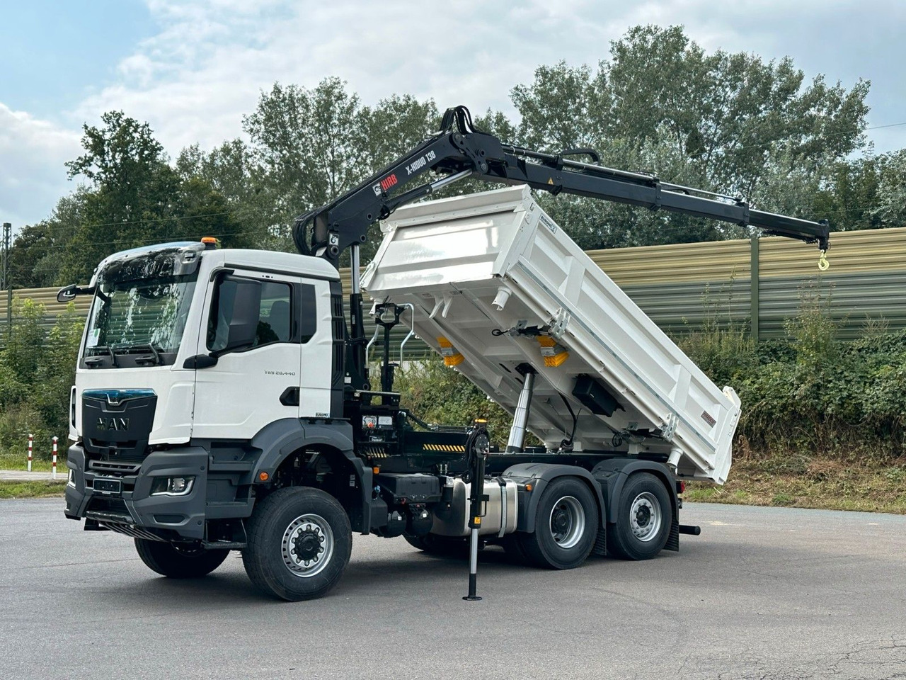 MAN TGS 28.440 6x4-4/3-Seiten- Kipper / Hiab 138-3 - Tippbil lastbil, Kranbil: bild 1 MAN TGS 28.440 6x4-4/3-Seiten- Kipper / Hiab 138-3 - Tippbil lastbil, Kranbil: bild 1