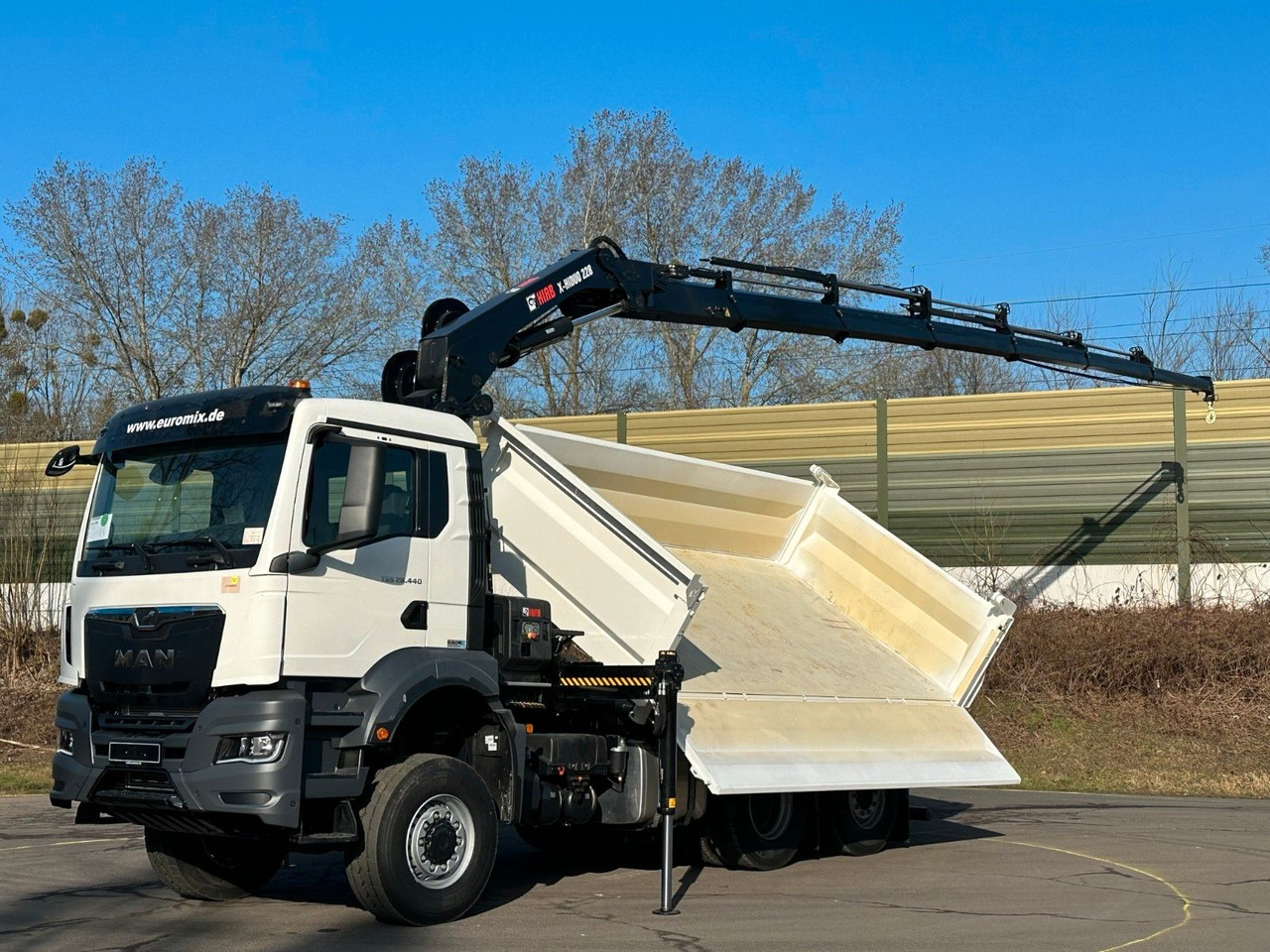 MAN TGS 28.440 6x4-4/3-Seiten- Kipper / Hiab 228-6 - Tippbil lastbil, Kranbil: bild 2 MAN TGS 28.440 6x4-4/3-Seiten- Kipper / Hiab 228-6 - Tippbil lastbil, Kranbil: bild 2