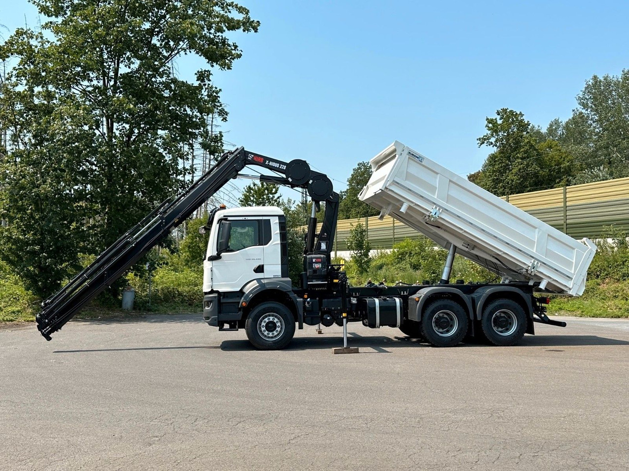 MAN TGS 33.440 6x4 /3-Seiten- Kipper / HIAB 228-6 - Tippbil lastbil, Kranbil: bild 2 MAN TGS 33.440 6x4 /3-Seiten- Kipper / HIAB 228-6 - Tippbil lastbil, Kranbil: bild 2