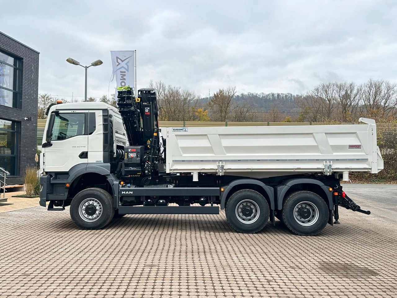 MAN TGS 33.440 6x6 /3-Seiten- Kipper / Kran HIAB 302 - Tippbil lastbil, Kranbil: bild 3 MAN TGS 33.440 6x6 /3-Seiten- Kipper / Kran HIAB 302 - Tippbil lastbil, Kranbil: bild 3