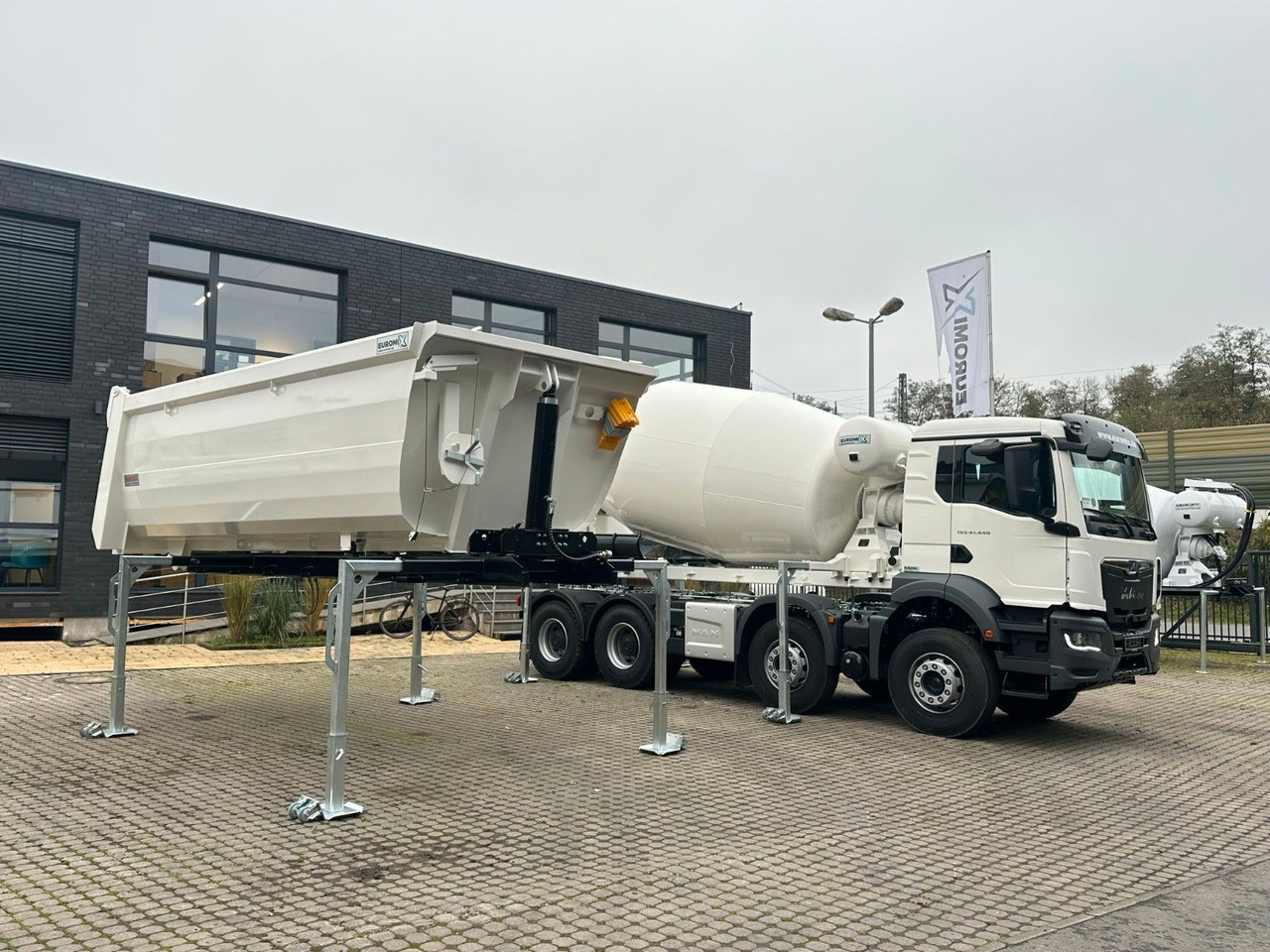 MAN TGS 41.480 8x4 WECHSELSYSTEM KIPPER+MISCHER - Tippbil lastbil: bild 3 MAN TGS 41.480 8x4 WECHSELSYSTEM KIPPER+MISCHER - Tippbil lastbil: bild 3