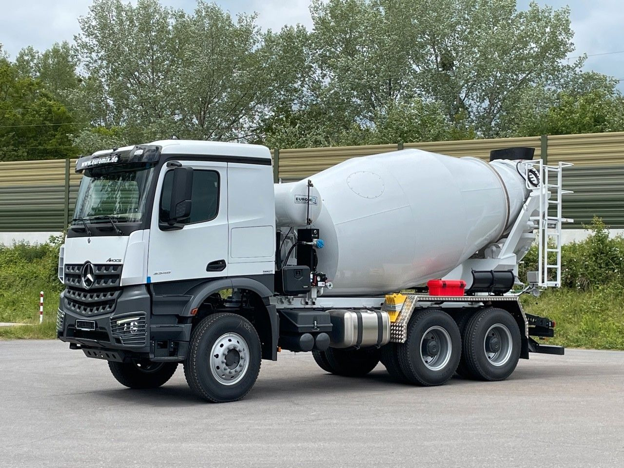 Mercedes-Benz 3348 6X4 Arcos 5 EuromixMTP EM 9 R - Betongbil: bild 1 Mercedes-Benz 3348 6X4 Arcos 5 EuromixMTP EM 9 R - Betongbil: bild 1