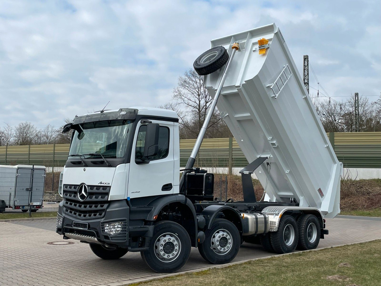 Mercedes-Benz 4142 8X4 Mulden- Kipper - EuromixMTP - Tippbil lastbil: bild 1 Mercedes-Benz 4142 8X4 Mulden- Kipper - EuromixMTP - Tippbil lastbil: bild 1