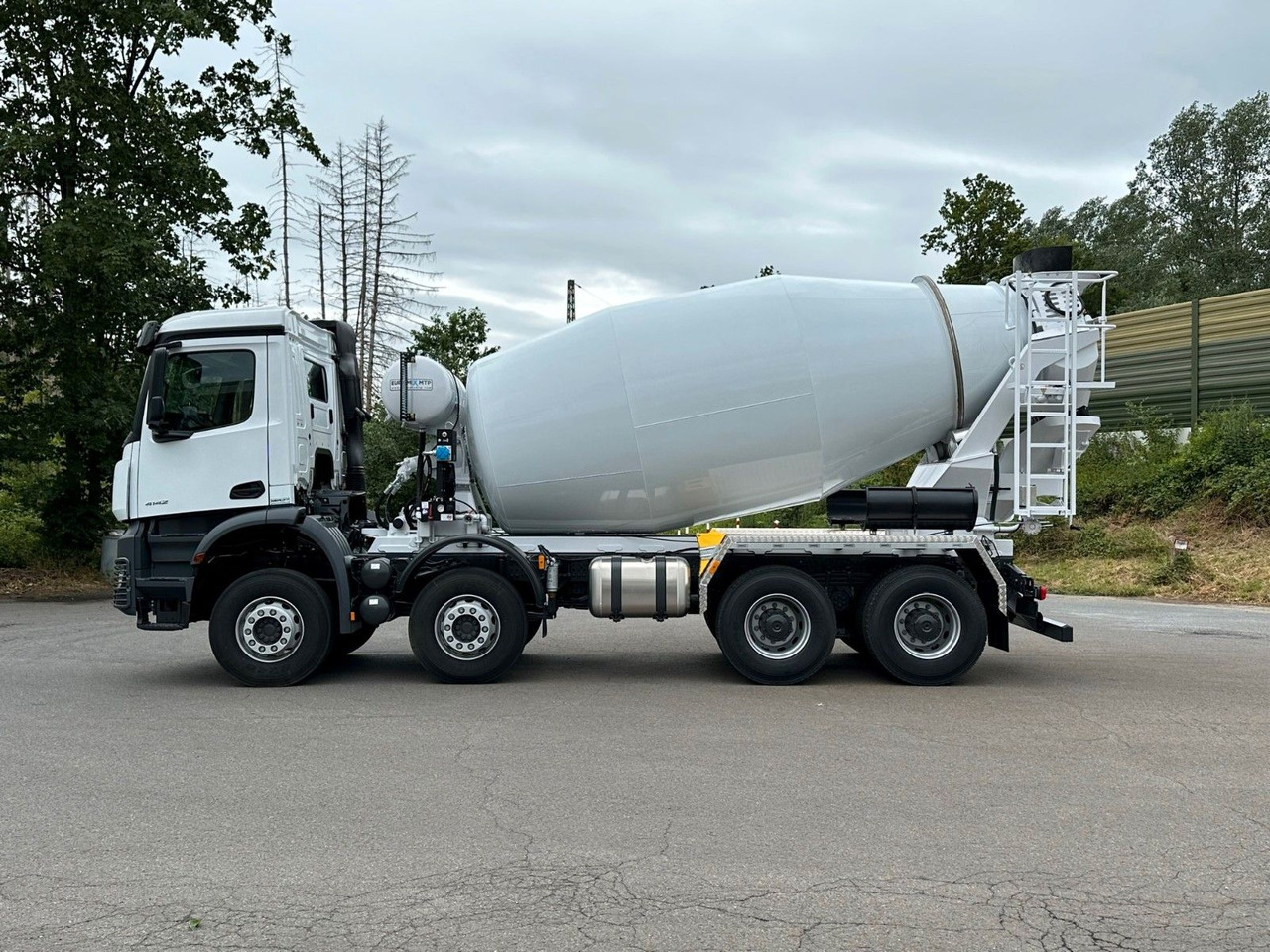 Mercedes-Benz AROCS 5 4142 B 8X4 Euro 3 EuromixMTP EM 10 - Betongbil: bild 4 Mercedes-Benz AROCS 5 4142 B 8X4 Euro 3 EuromixMTP EM 10 - Betongbil: bild 4