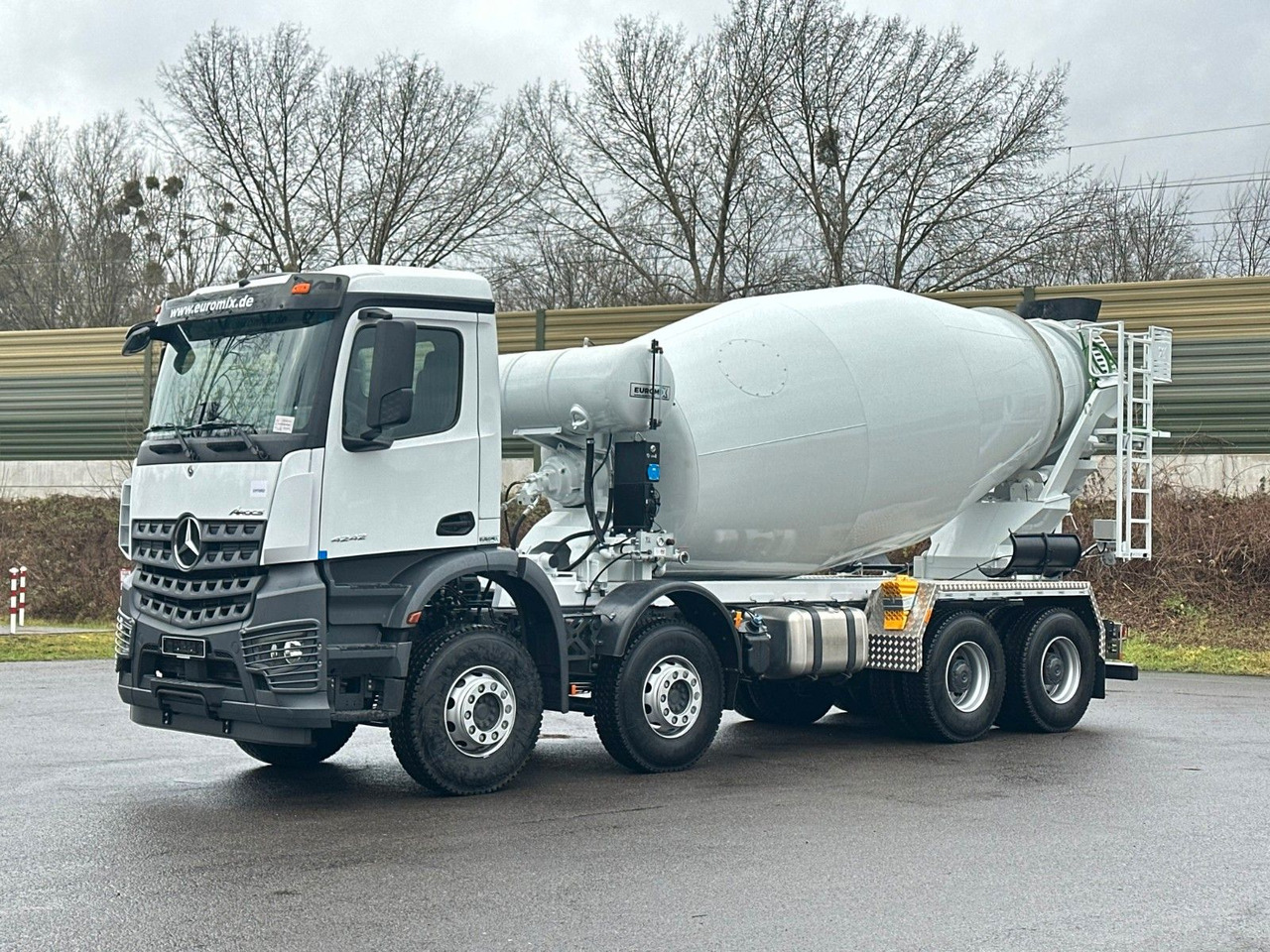 Mercedes-Benz AROCS 5 4242 8x4 Euro5 EuromixMTP EM 12m R - Betongbil: bild 4 Mercedes-Benz AROCS 5 4242 8x4 Euro5 EuromixMTP EM 12m R - Betongbil: bild 4