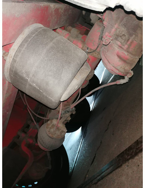 Curtain semi-trailer with used aboveground 2700 &4850L tanks Gas, Gaz, LPG, GPL, Propane, Butane tank ID 8.370 - Tanktrailer: bild 4 Curtain semi-trailer with used aboveground 2700 &4850L tanks Gas, Gaz, LPG, GPL, Propane, Butane tank ID 8.370 - Tanktrailer: bild 4