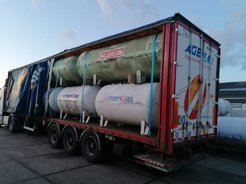 Curtain semi-trailer with used aboveground 2700 &4850L tanks Gas, Gaz, LPG, GPL, Propane, Butane tank ID 8.370 - Tanktrailer: bild 1 Curtain semi-trailer with used aboveground 2700 &4850L tanks Gas, Gaz, LPG, GPL, Propane, Butane tank ID 8.370 - Tanktrailer: bild 1
