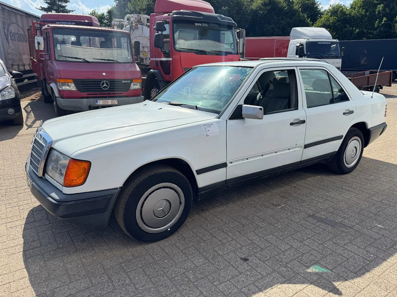 Mercedes-Benz 200-serie **W124-250D** - Sedan: bild 1 Mercedes-Benz 200-serie **W124-250D** - Sedan: bild 1