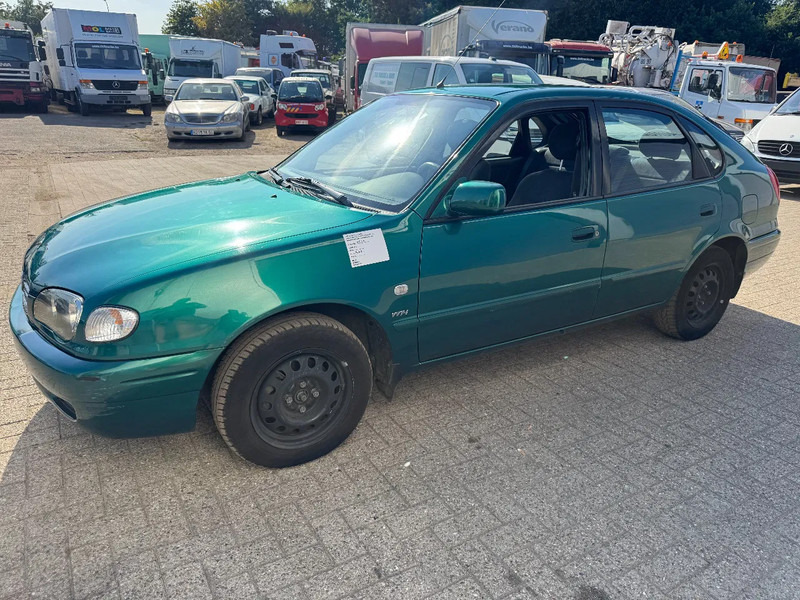 Toyota Corolla **5DOORS-PETROL-BELGIAN CAR-1A** - Sedan: bild 1 Toyota Corolla **5DOORS-PETROL-BELGIAN CAR-1A** - Sedan: bild 1