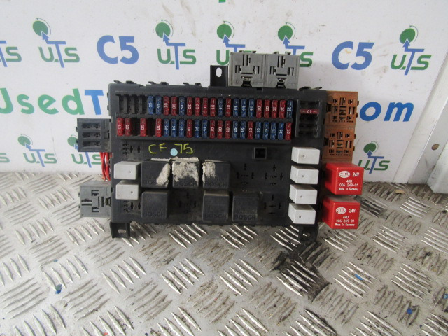 DAF CF75 FUSE BOARD 1373830 - Elektriskt system för Lastbil: bild 1 DAF CF75 FUSE BOARD 1373830 - Elektriskt system för Lastbil: bild 1